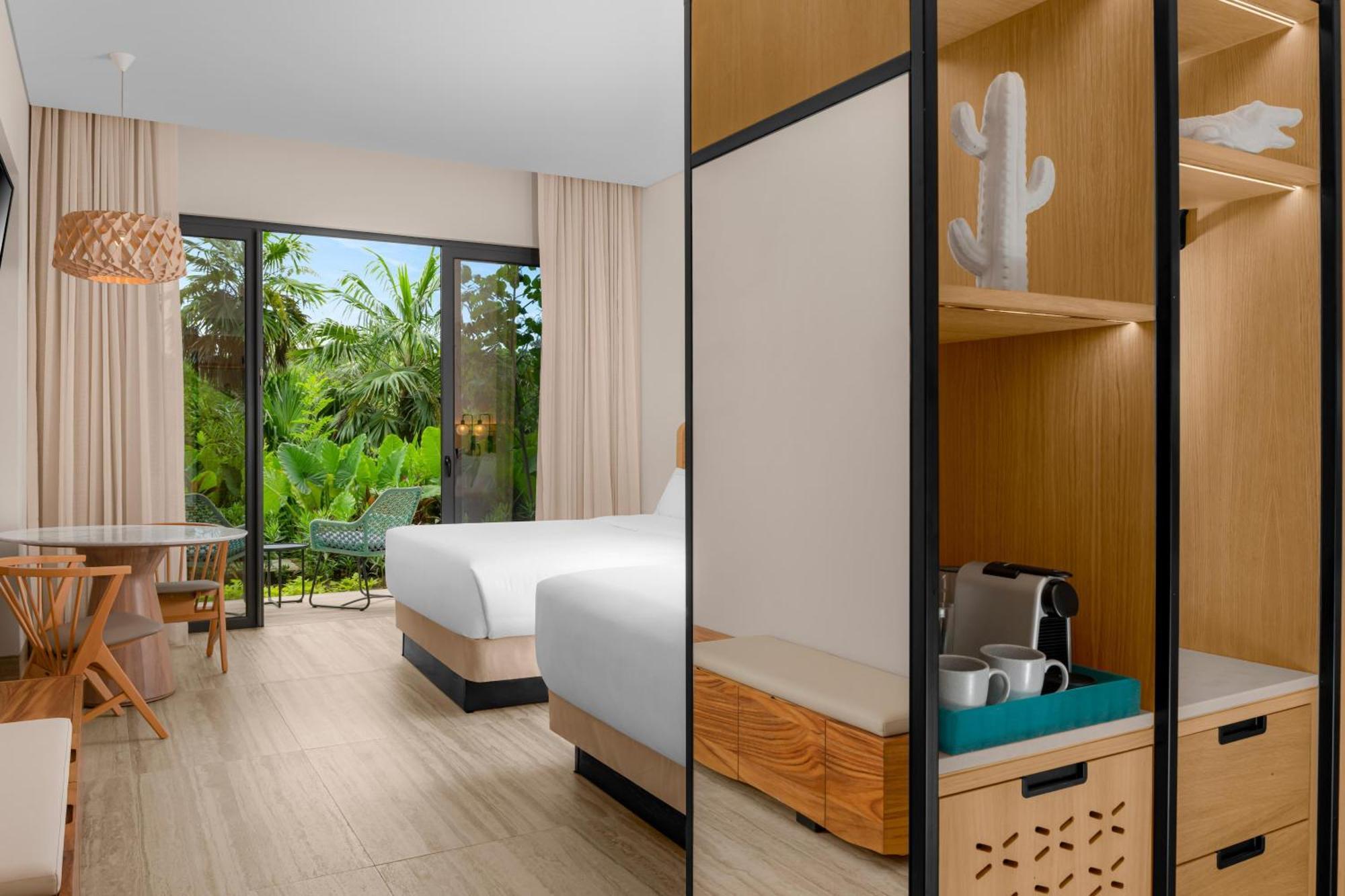 Kamer met Queensize Bed en Uitzicht op het Resort